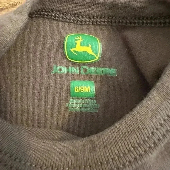 John Deere boy's brown top w/camo long sleeves, CUTER IN CAMO W/ deer size 6/9 M - Picture 3 of 7